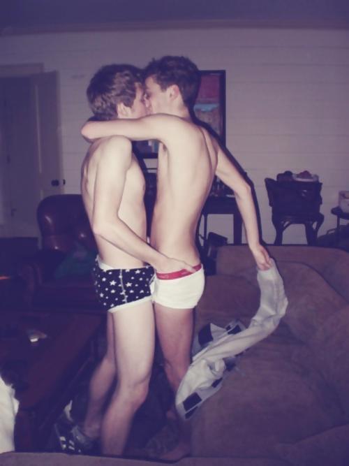 25P Gay Guys Sweet Kisses