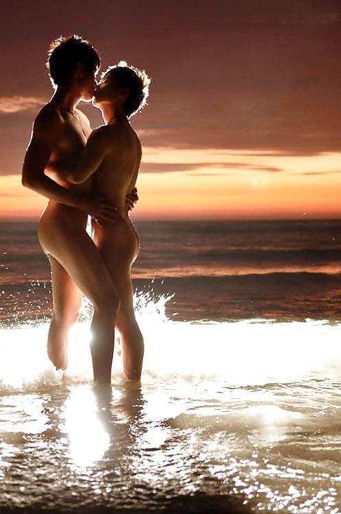 25P Gay Guys Sweet Kisses