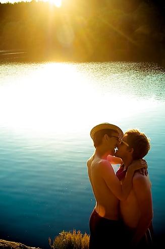 25P Gay Guys Sweet Kisses