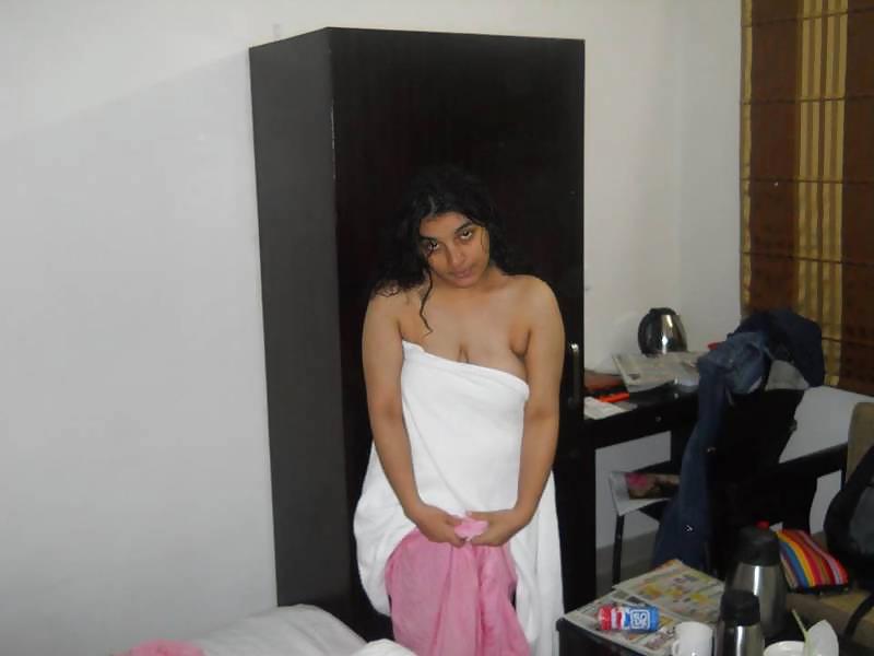 24P Indian Girl from IIT Kharagpur