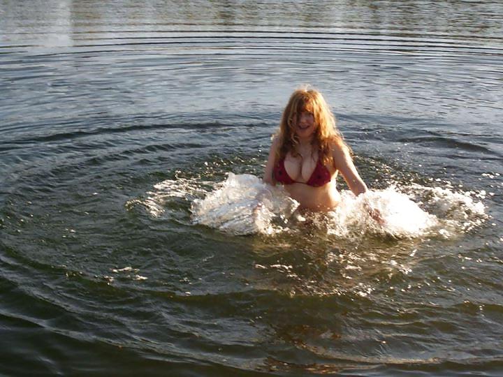 11P Big ass big boobed milf