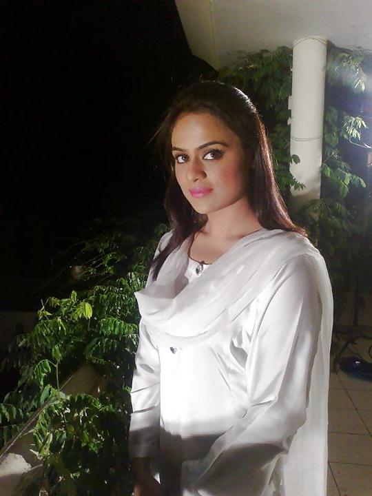25P Busty Pakistani Bitch SOBBIA Great Fuck for Big Black Cocks 