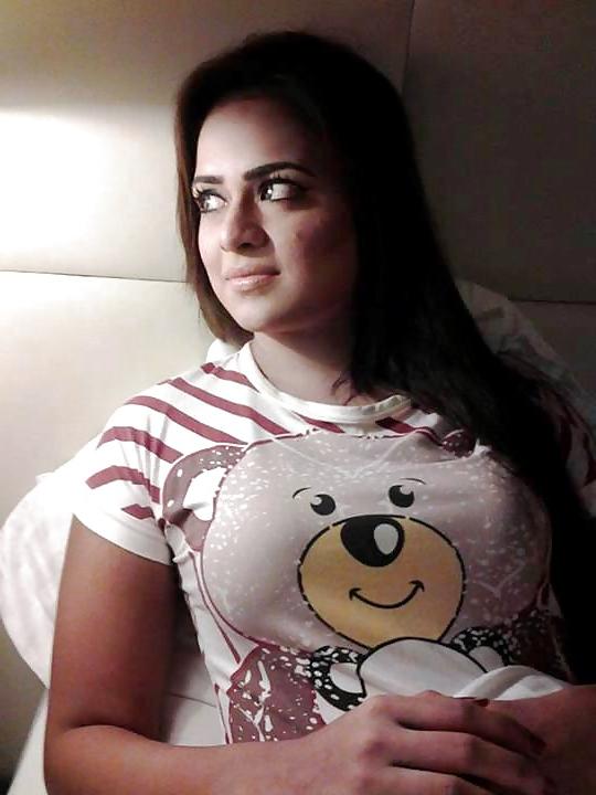 25P Busty Pakistani Bitch SOBBIA Great Fuck for Big Black Cocks 