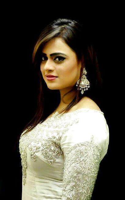 25P Busty Pakistani Bitch SOBBIA Great Fuck for Big Black Cocks 