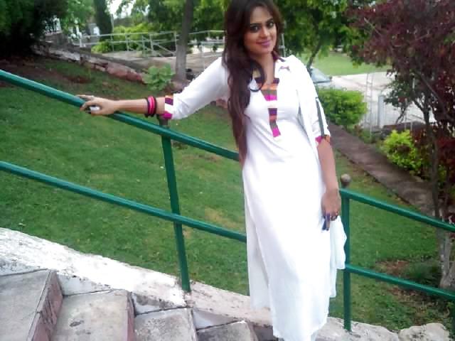 25P Busty Pakistani Bitch SOBBIA Great Fuck for Big Black Cocks 