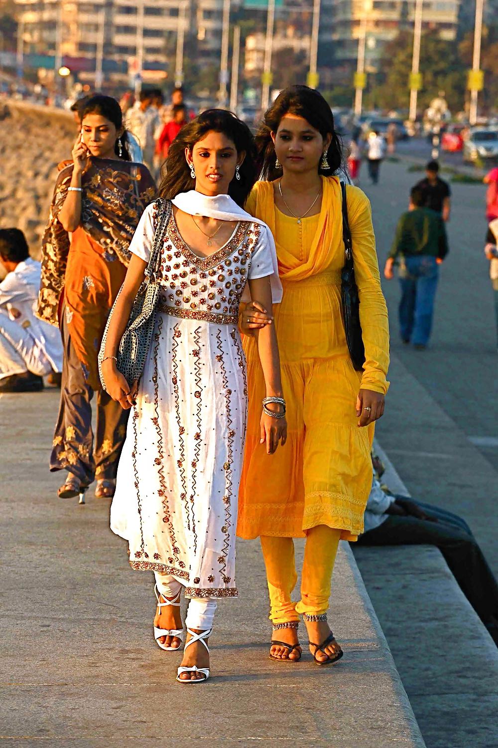 17P Indian girls voyeur