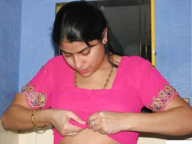 15P Indian Bhabhi's Showing Boobs 