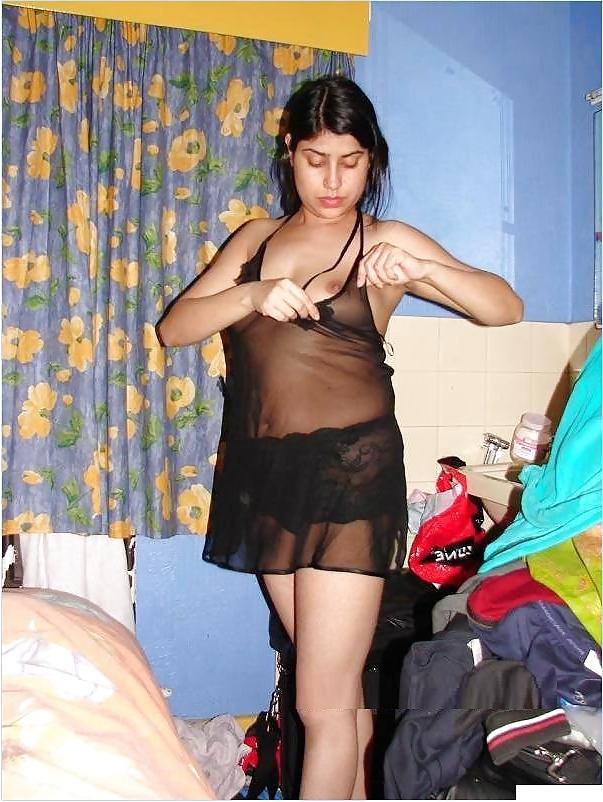 15P Indian Bhabhi's Showing Boobs 