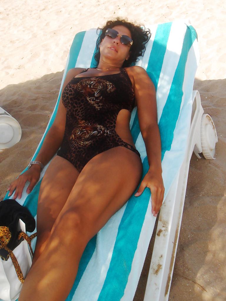 25P Big Tits Wife On Vacation (Camaster)