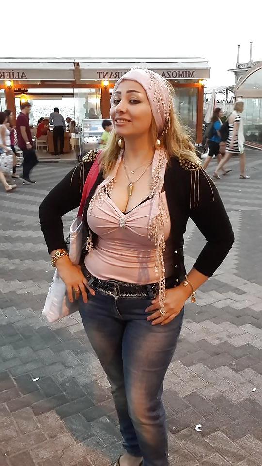 22P Egyptian Big Tits Girls of Alexandria 2 : The Milfs 