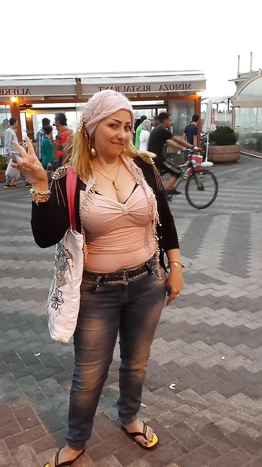 22P Egyptian Big Tits Girls of Alexandria 2 : The Milfs 