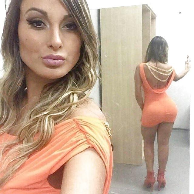 22P Milf and mature NOT NUDE voll 1 