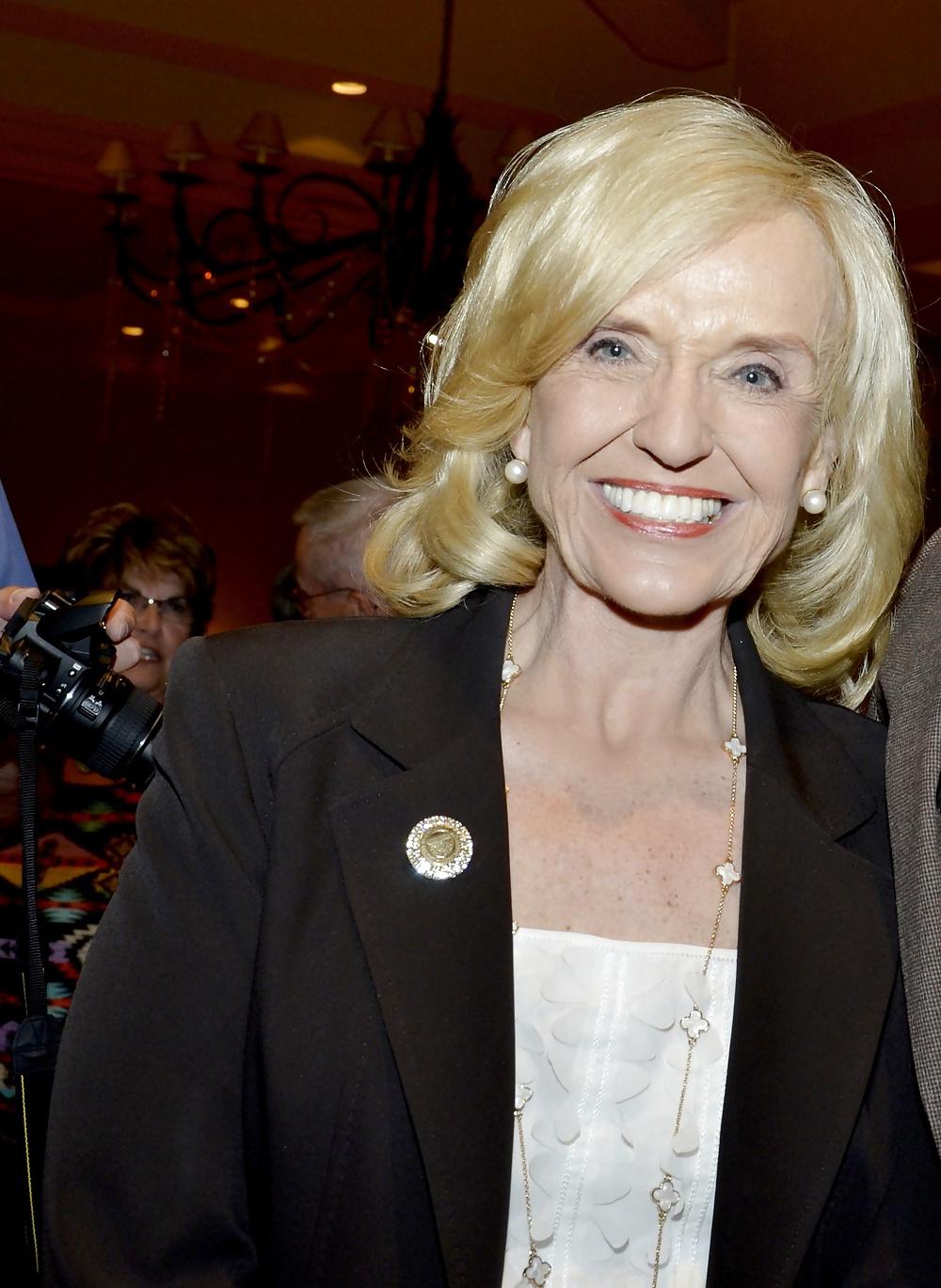 25P Love masturbating to conservative Jan Brewer