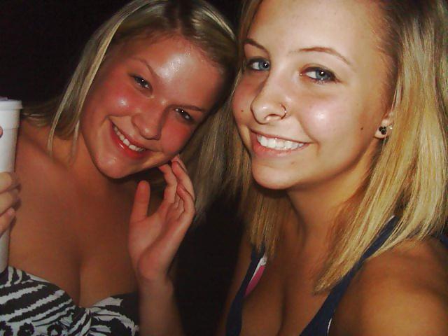 25P Facebook teen babes 18 girls dressed up (some bikinis)