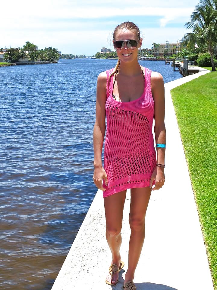 25P Facebook teen babes 18 girls dressed up (some bikinis)