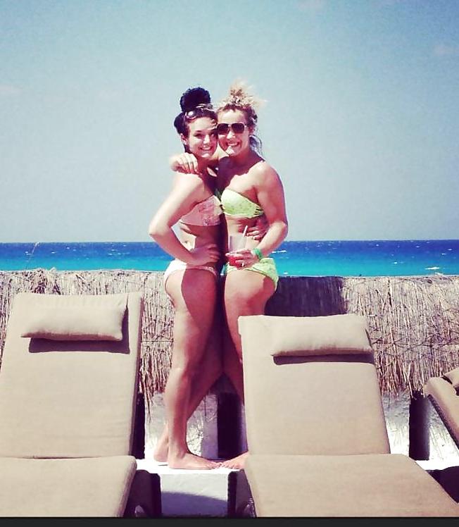 25P Facebook teen babes 18 girls dressed up (some bikinis)