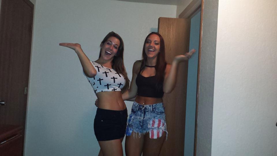 25P Facebook teen babes 18 girls dressed up (some bikinis)