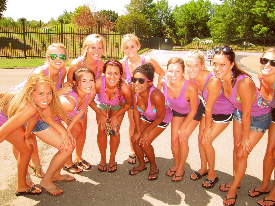 25P Facebook teen babes 18 girls dressed up (some bikinis)