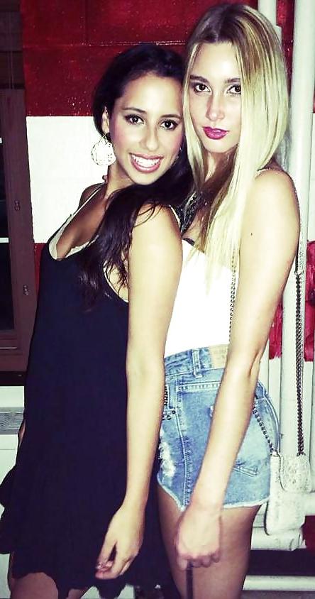 25P Facebook teen babes 18 girls dressed up (some bikinis)