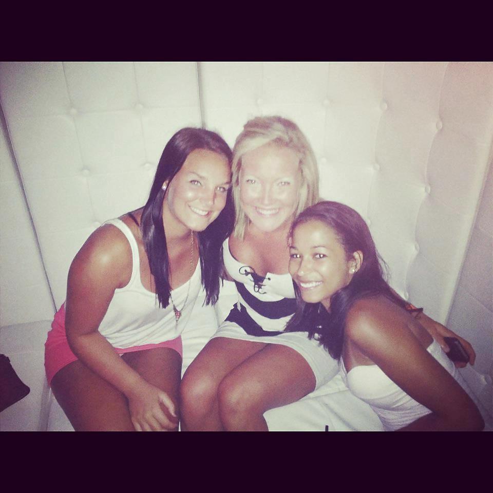 25P Facebook teen babes 18 girls dressed up (some bikinis)