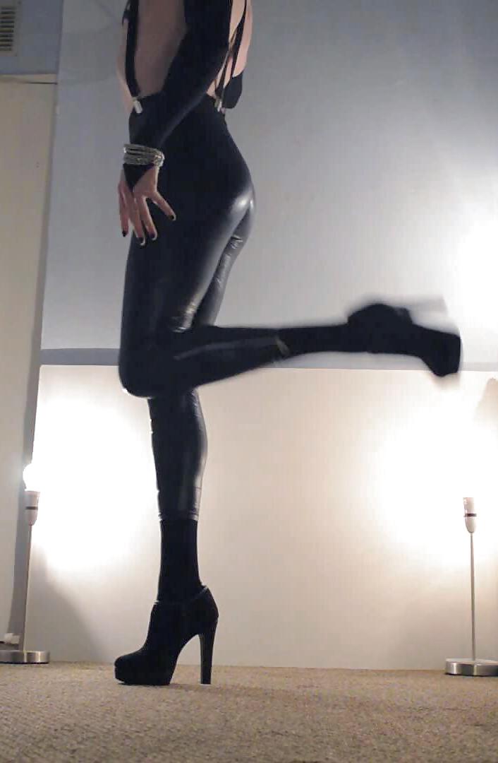 13P Smoking in leggings