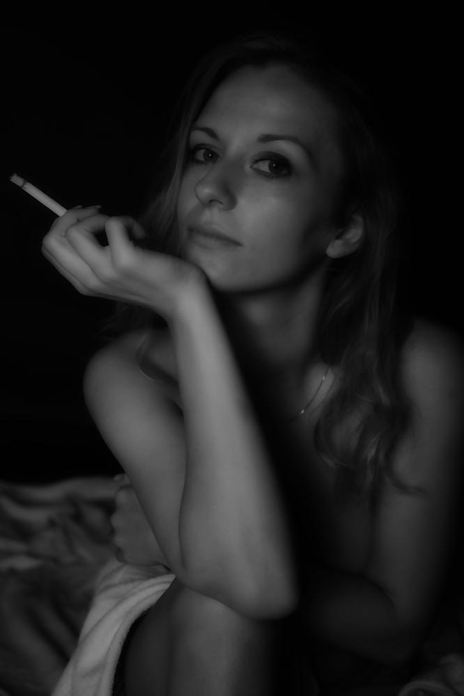 25P Sexy smoking girls