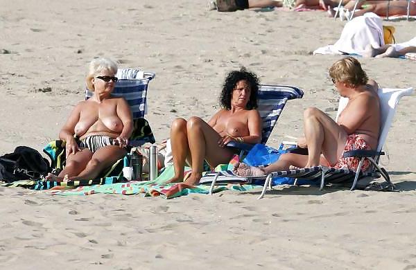 21P Many saggy tits.