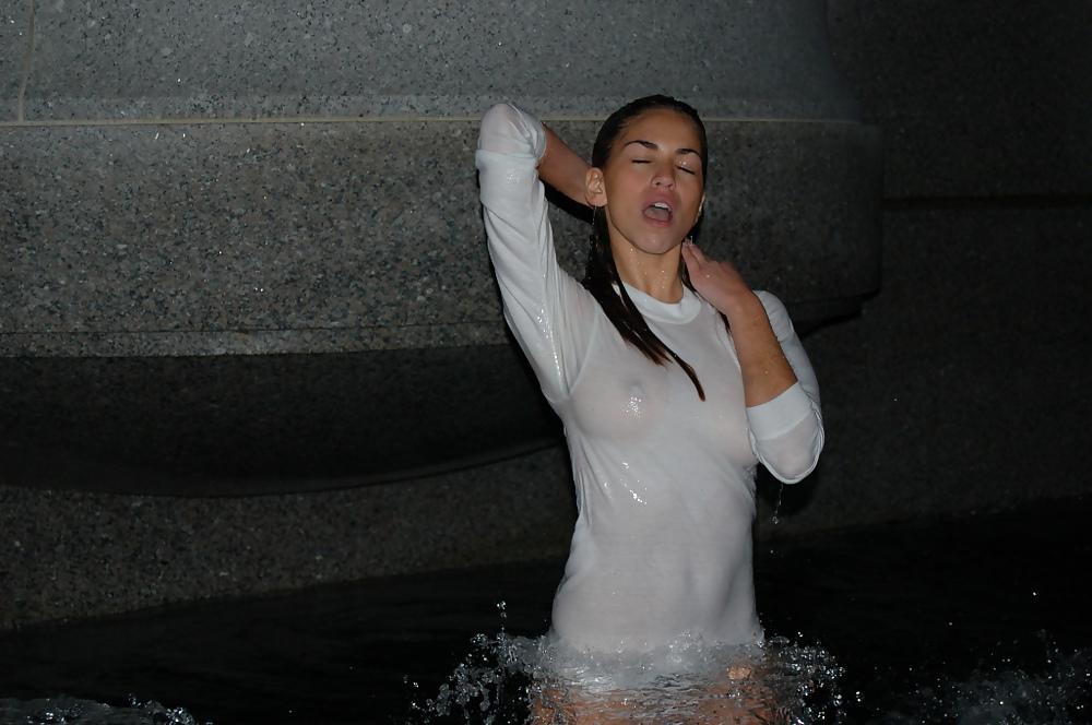 9P American Idol's Antonella Barba 