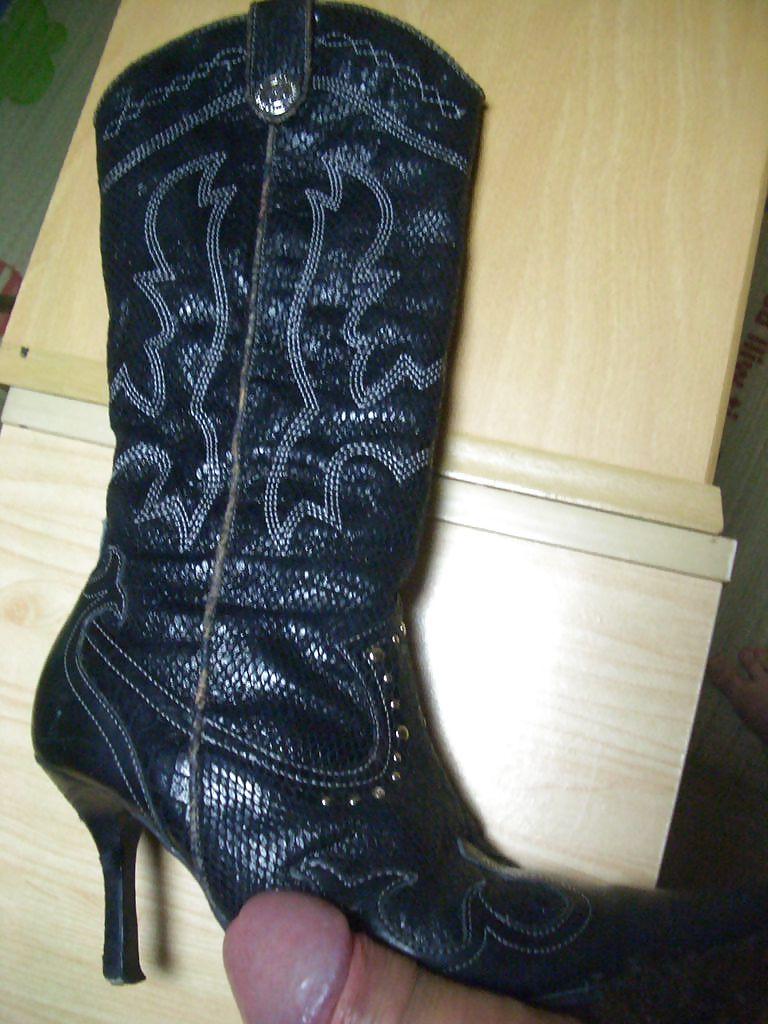 14P Western boots and cock
