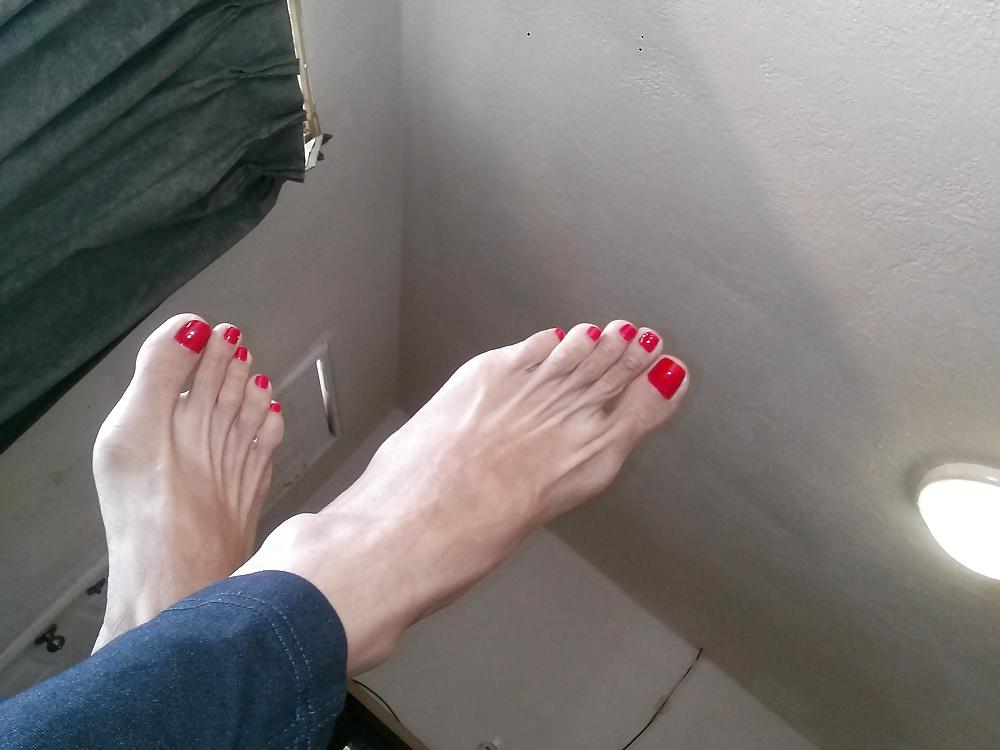 9P Latina babes feet