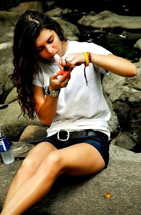 17P Smoking Stoner Girls