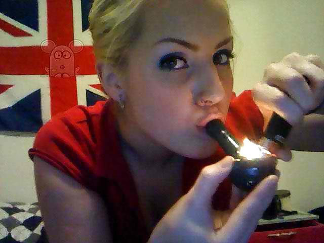 17P Smoking Stoner Girls