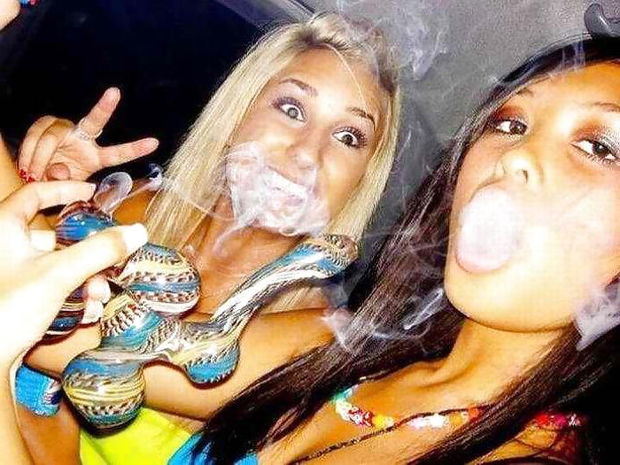 17P Smoking Stoner Girls