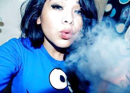 17P Smoking Stoner Girls
