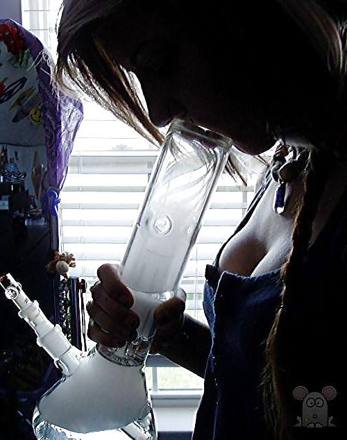 17P Smoking Stoner Girls