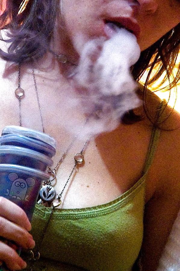 17P Smoking Stoner Girls