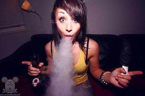 17P Smoking Stoner Girls