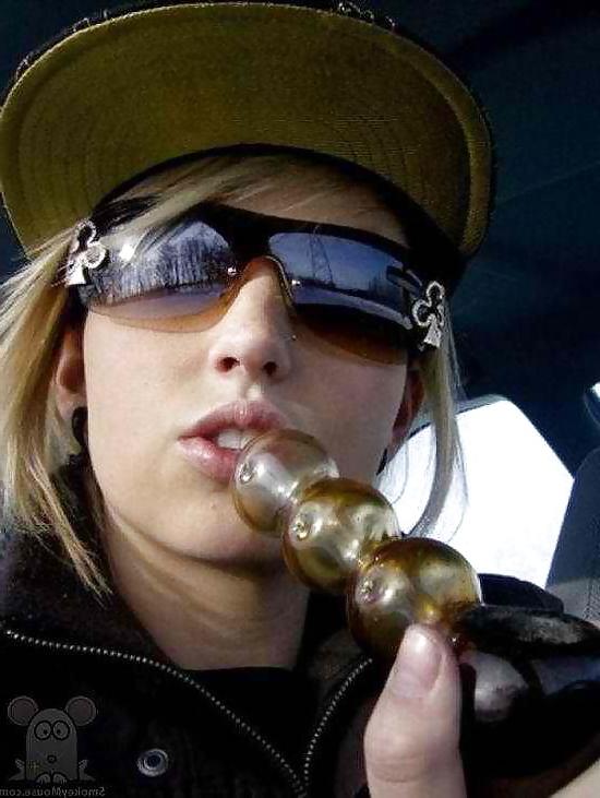 17P Smoking Stoner Girls