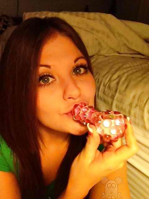 17P Smoking Stoner Girls