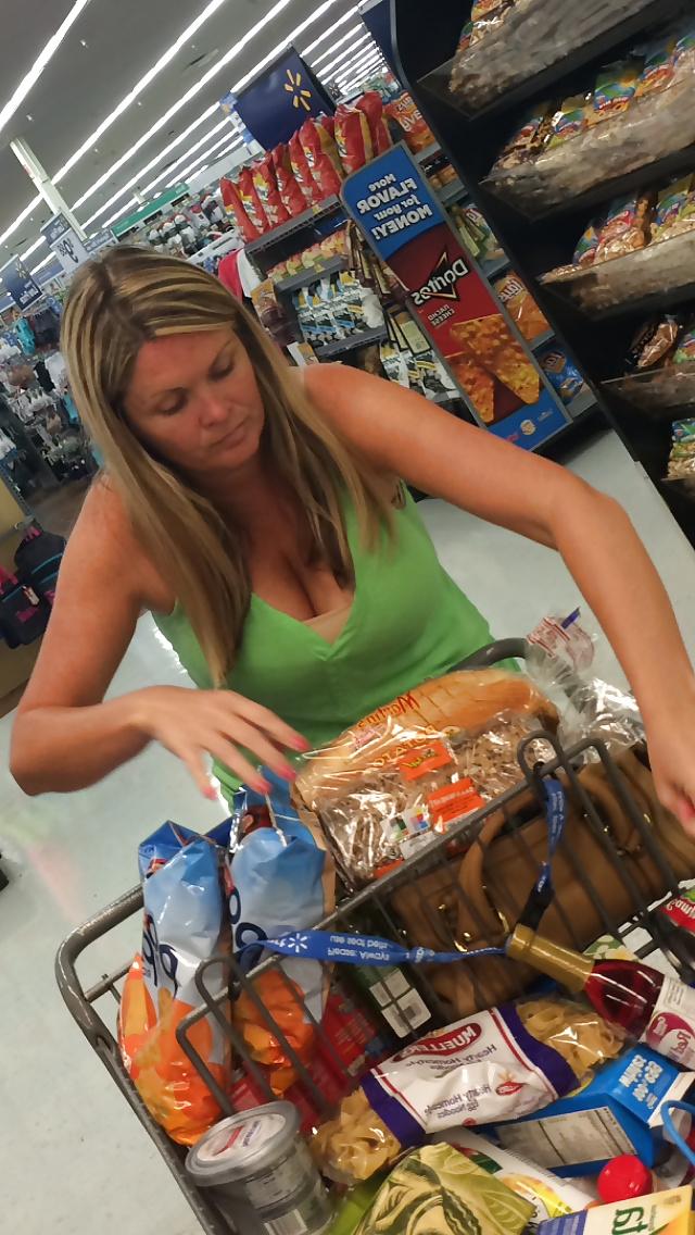 25P Candid Big Boobs & Ass