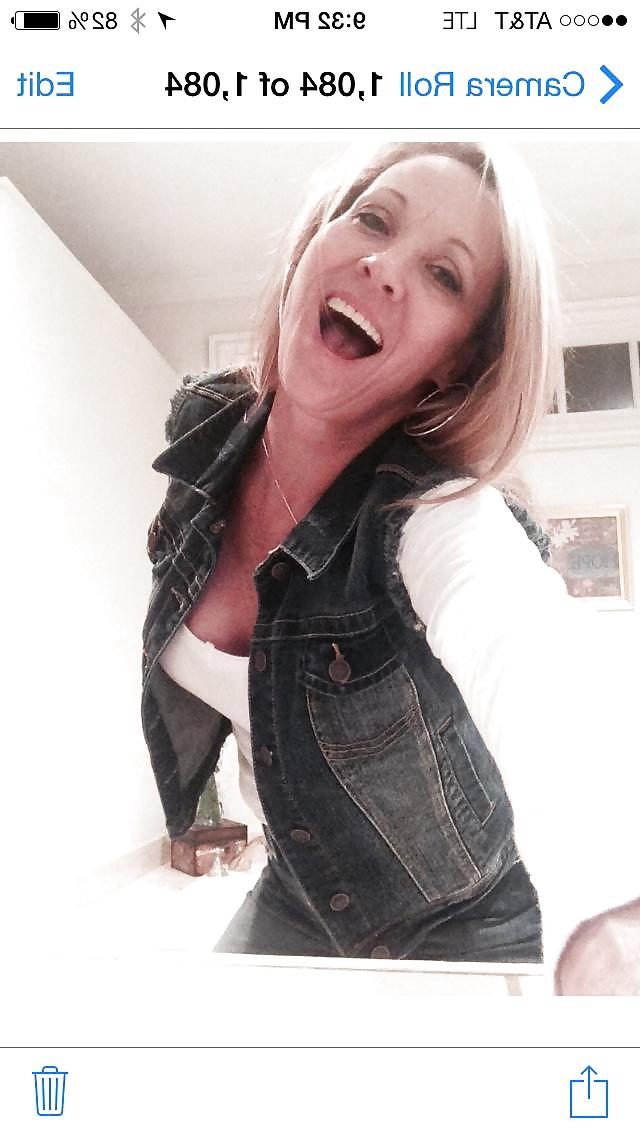 8P Milf Vickie Dudley selfie boobs pic