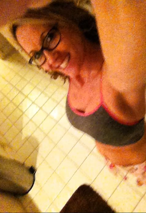 8P Milf Vickie Dudley selfie boobs pic