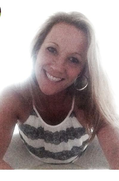 8P Milf Vickie Dudley selfie boobs pic