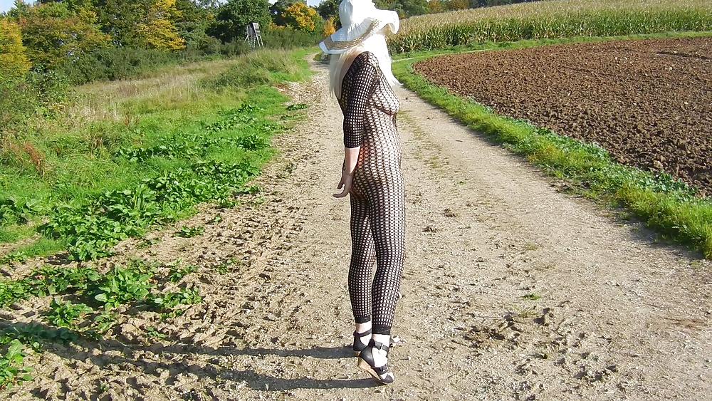 25P Herbstspaziergang im Catsuit