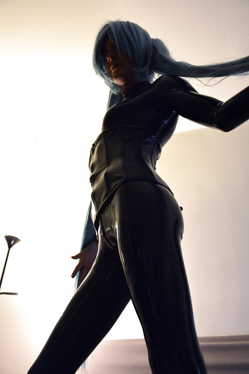 12P Catsuit latex