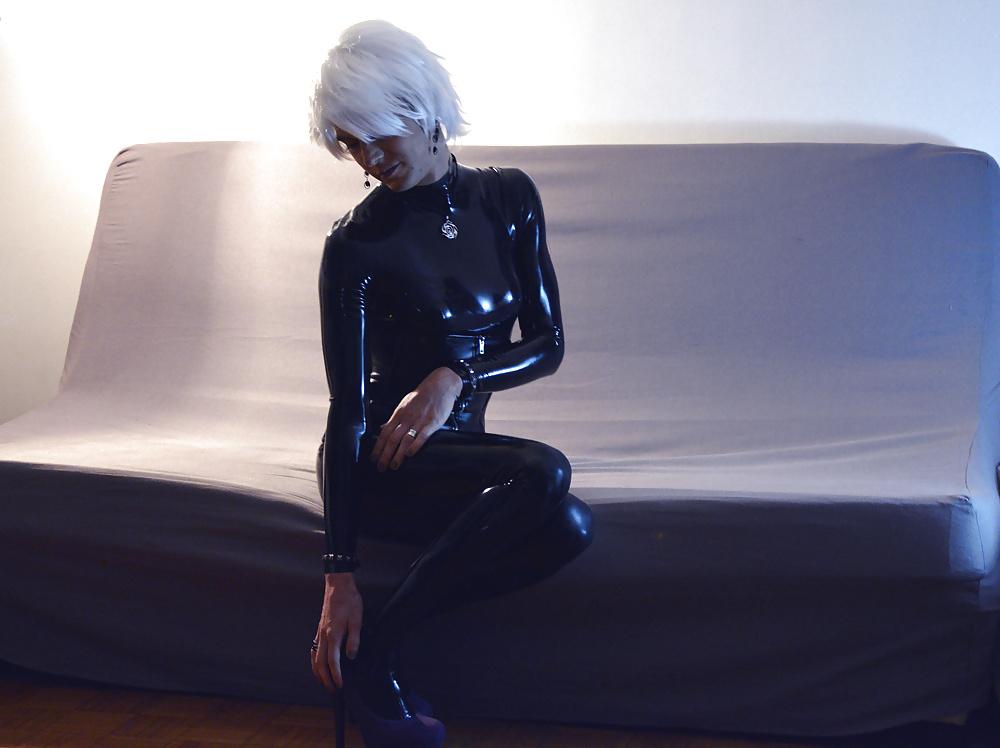 12P Catsuit latex