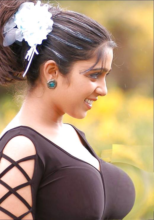 25P Indian Girls Big Boobs