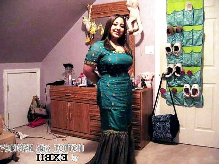 25P Paki indian boobs cleavage hot 