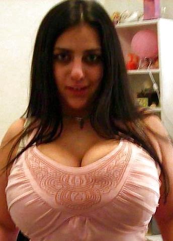 25P Paki indian boobs cleavage hot 