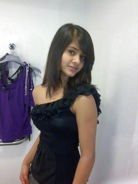 25P Paki indian boobs cleavage hot 